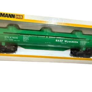 Bachmann‎ HO 62’ 3-Dome Tank Car BASF Wyandotte UTLX 79179 NIB 1:87 Scale